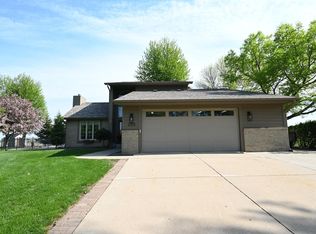 306 Windcrest Ln SE, New Prague, MN 56071