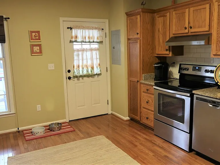 685 Tarrytown Rd — Photo 10