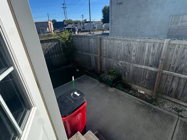 125 S Union St #125, London, OH 43140