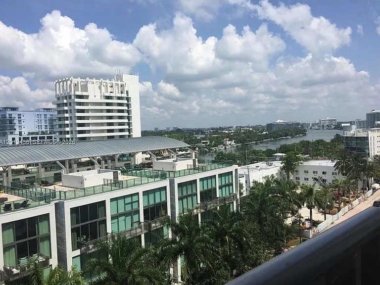 6039 Collins Ave #1033 — Photo 24