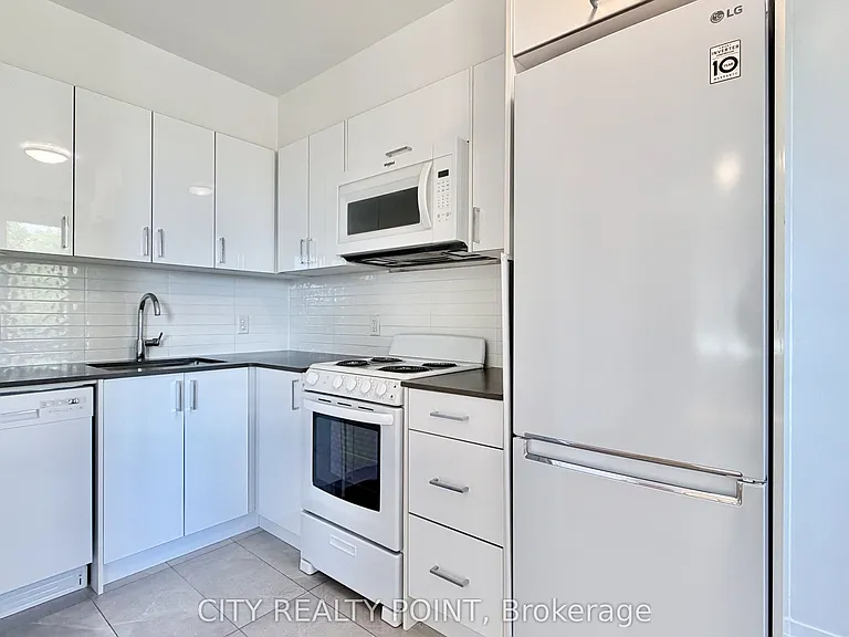 398 Avenue Rd #521 — Photo 3