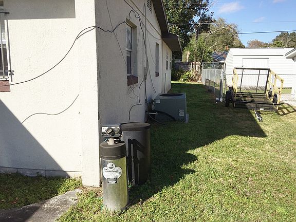 3rd image of 218 Palm Pl
