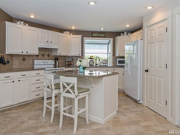 Master bath with walk-in.