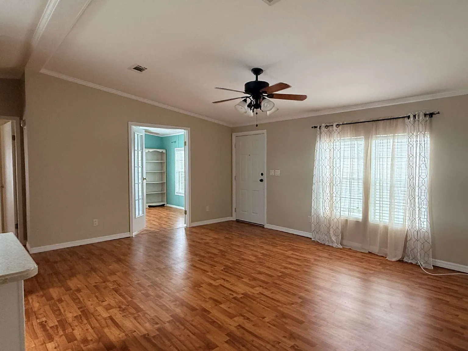 3 bed, 2.0 bath, 1179 sqft, $1,700 — Photo 2