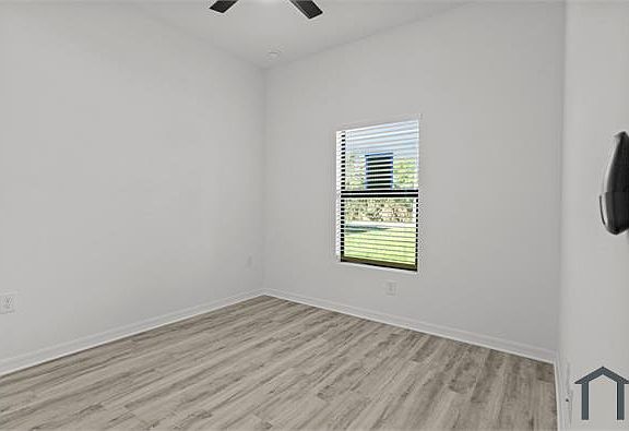 3rd image of 719 Homer Ave S