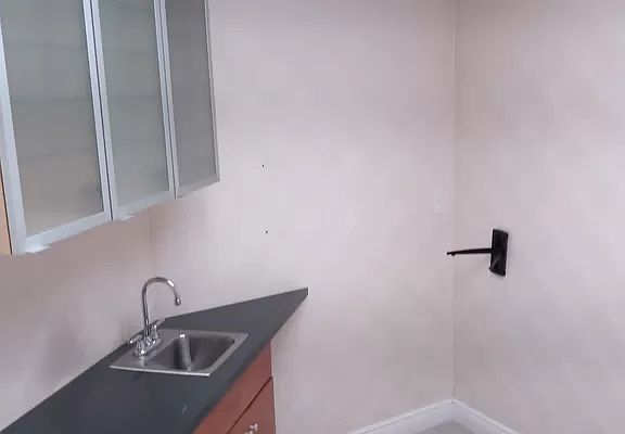 5th image of 333 E 57th St APT 1-B
