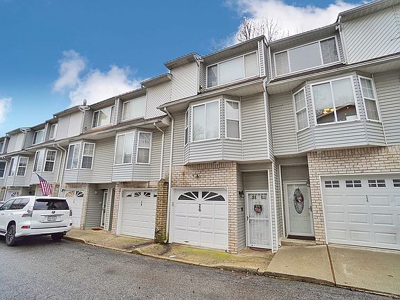 3rd image of 26 Regina Ln