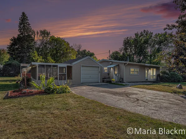 2592 Hillcrest Dr, Ionia, MI 48846