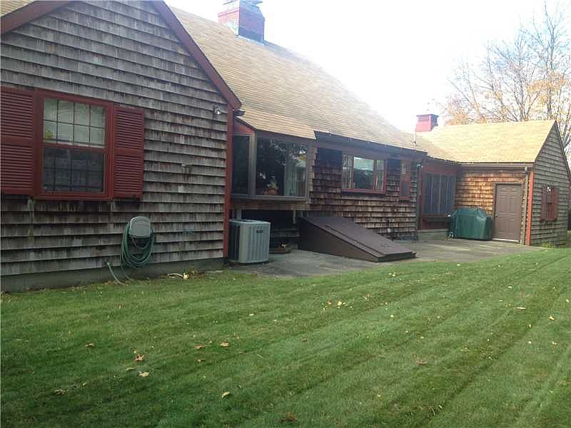 174 Meshanticut Valley Pkwy, Cranston, RI 02920 Zillow
