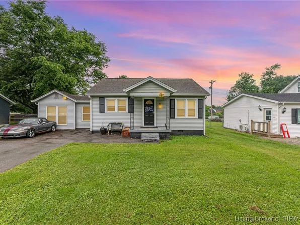 1016 S Indiana Avenue, Sellersburg, IN 47172
