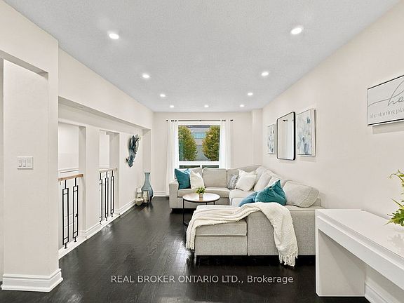 2nd image of 27 Collinsgrove Rd