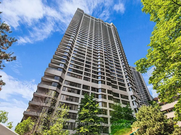 65 Harbour Sq #1304 — Photo 43
