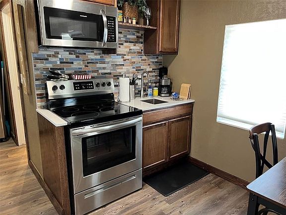 3rd image of 98 Longhorn Ave