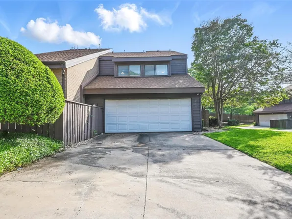 710 Oakwood Trl, Fort Worth, TX 76112