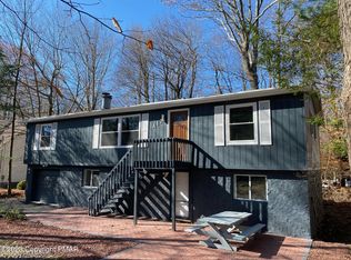 247 Greenbriar Cir, Tobyhanna, PA