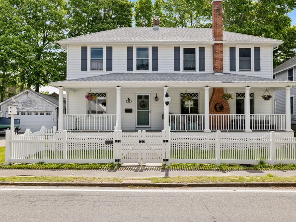 32 Walker Street, Falmouth, MA 02540