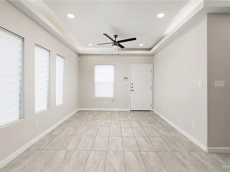 3802 N Robin Ave #3 — Photo 3