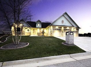 1501 Beacon Dr, Watertown, WI 53098