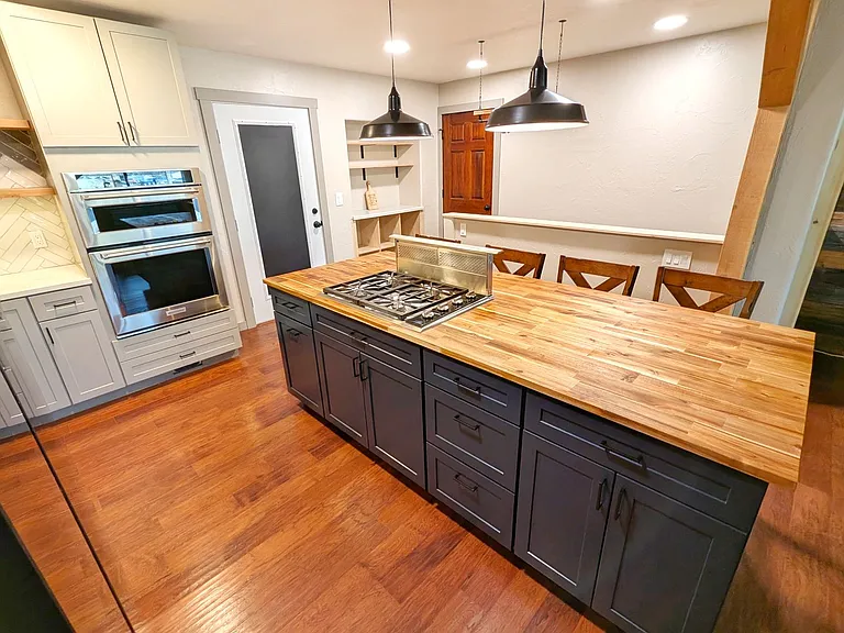 2404 Monterey Rd — Photo 9