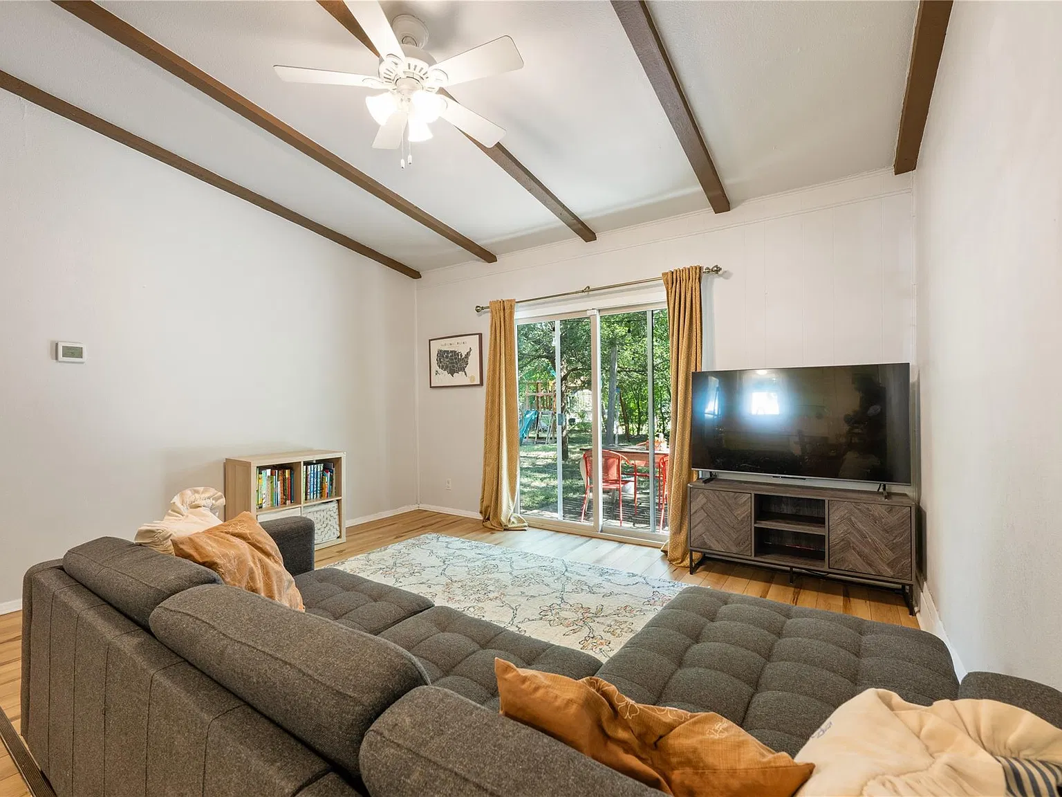 3 bed, 2.0 bath, 1231 sqft, $1,800 — Photo 4