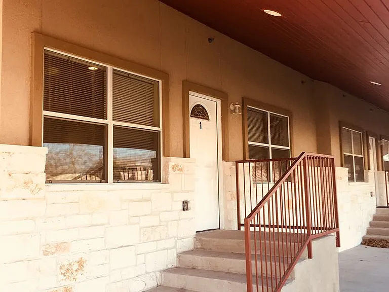 524 S. LBJ — Photo 22