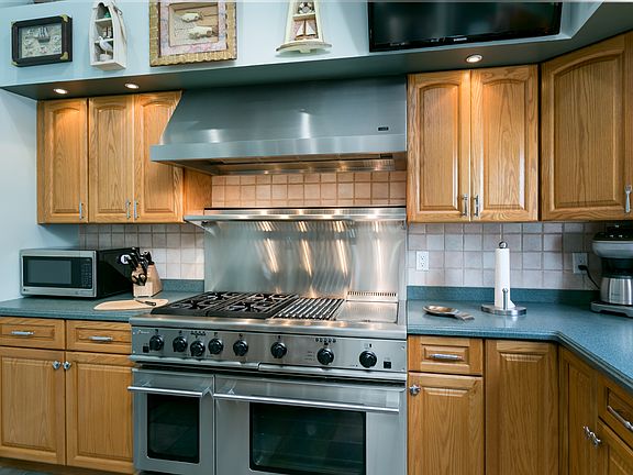3rd image of 1025 N Central Dr