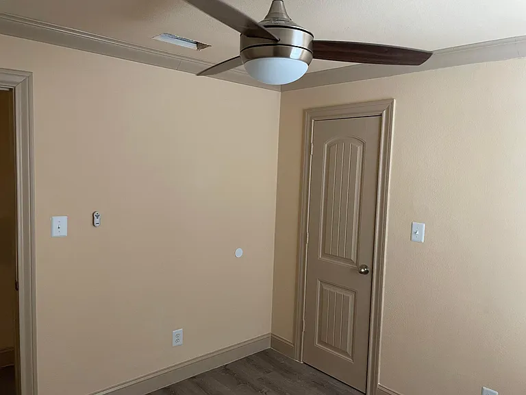 1715 Denver Ave — Photo 9