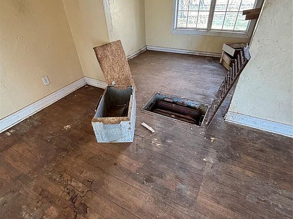 4th image of 4533 Kenyon Dr