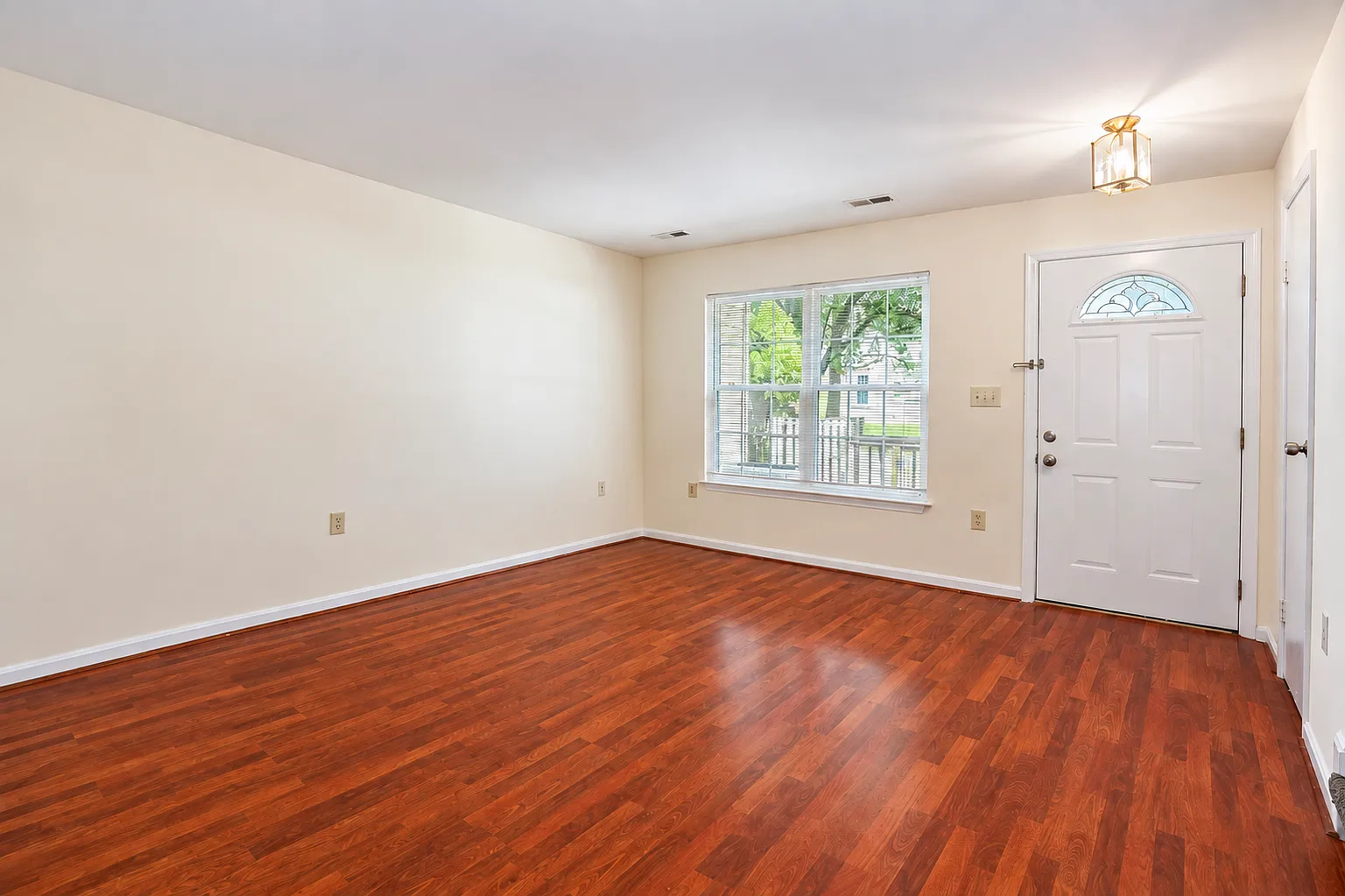 3 bed, 2.5 bath, 1395 sqft, $2,850 — Photo 3