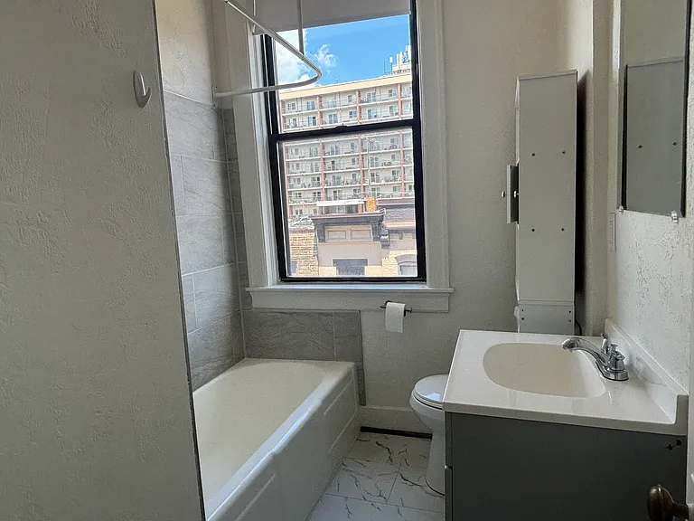 1 W Pike St #3C — Photo 9