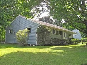 2nd image of 7 Garrett Dr