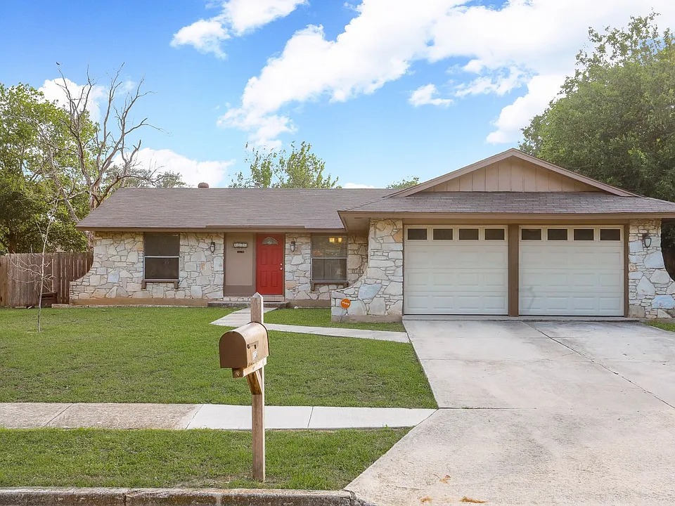 8226 Creekline Dr