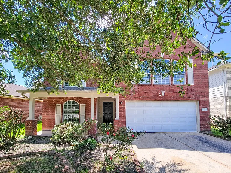 2322 Oxford Point Ln — Photo 2