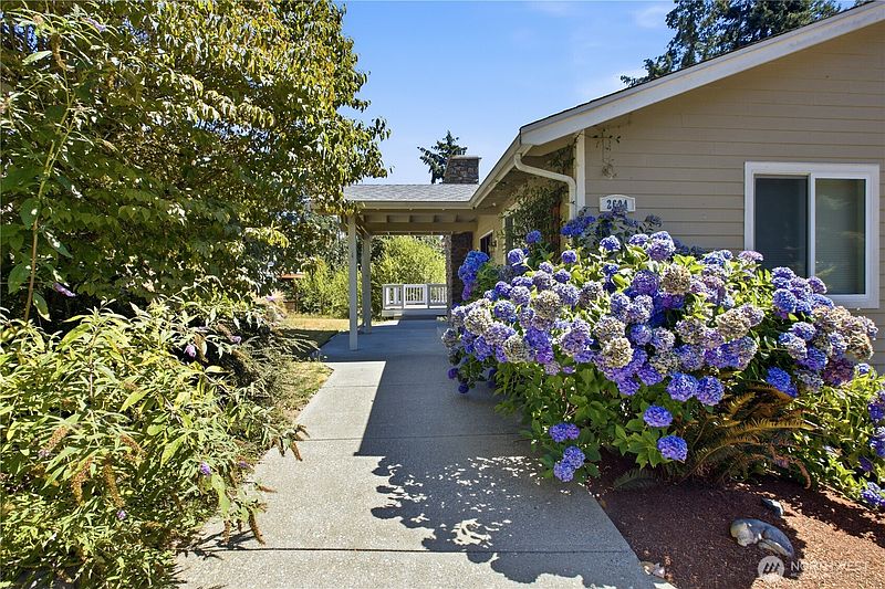 3rd image of 2604 Vincent Way NW