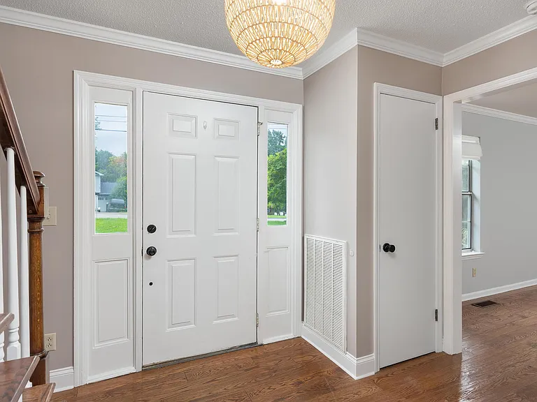 7830 Cove Ridge Dr — Photo 4
