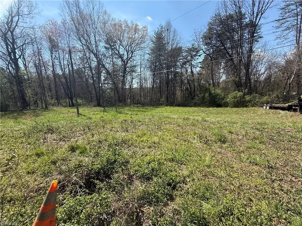 3004&5 3008&9 Rd #&-3013, Yadkinville, NC 27055