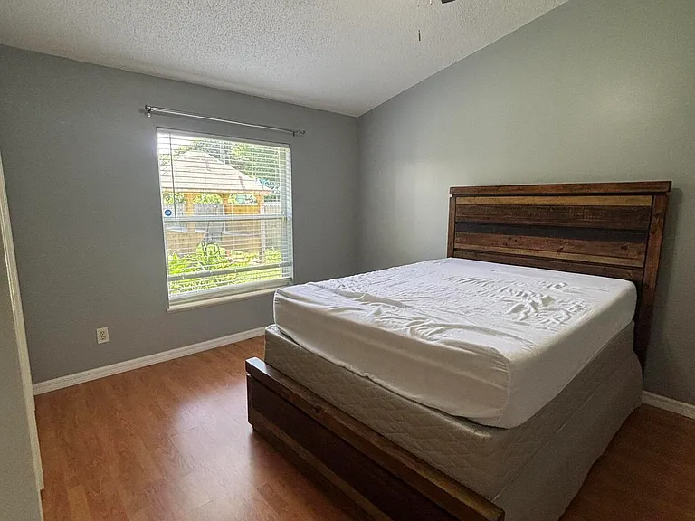2274 SE Longhorn Ave — Photo 9