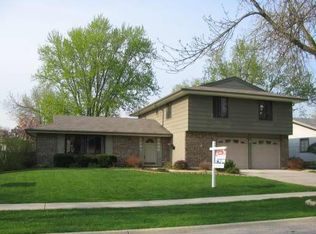 700 Kemah Ln, Schaumburg, IL 60193