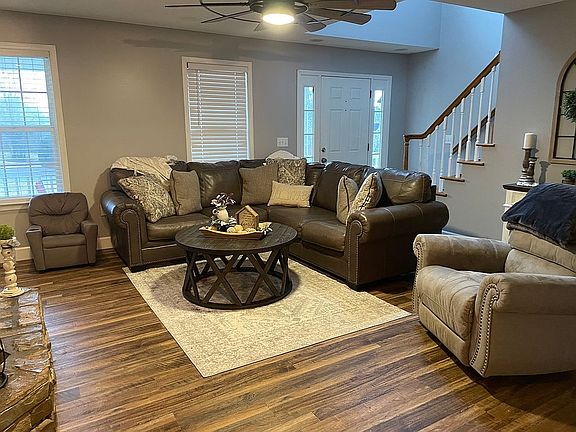 3rd image of 199 Dogwood Hills Dr