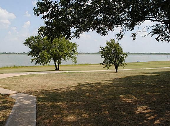 4th image of 2893 Lakecrest Dr
