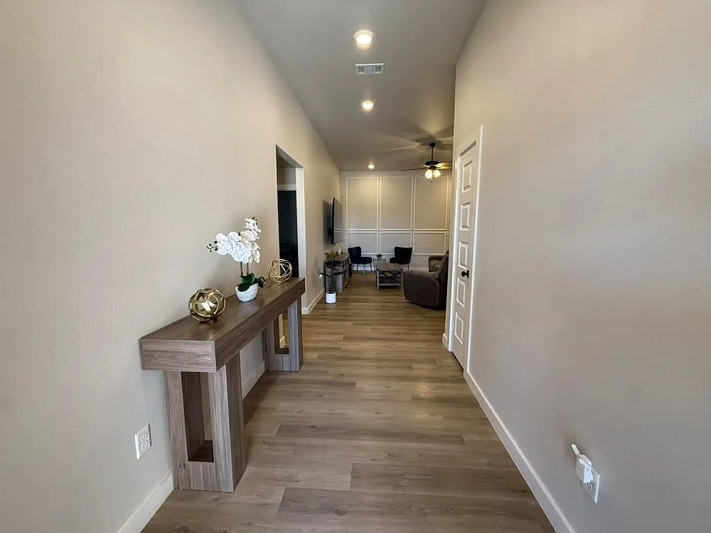 3 bed, 2.0 bath, 1666 sqft, $3,200 — Photo 4