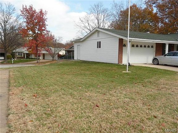 3rd image of 517 Blazedwood Dr