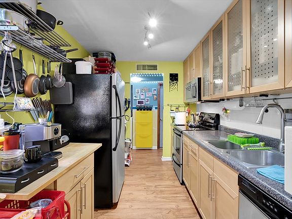 5th image of 940 Beau Dr Unit 303