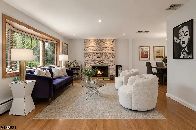 4 bed, 3.0 bath, $8,400 — Photo 3