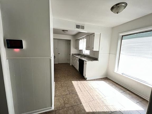 5th image of 5226 Rolling Meadows Dr