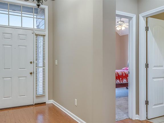 2nd image of 804 Charlemont Ln