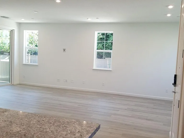 1301 Ironside Pl — Photo 4