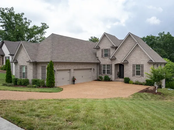 1110 Luxborough Dr, Hendersonville, TN 37075