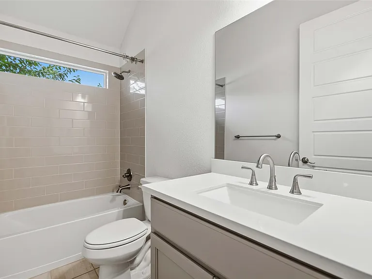 401 Sitlington Ln — Photo 19