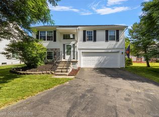 2601 Eardman Ct, Westland, MI 48186